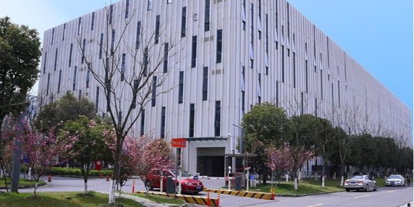 <i style='color:red'>中检华通威</i>选用草莓视频色板污步入式恒温恒湿试验室
